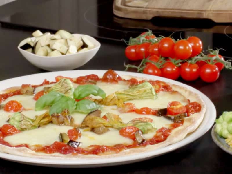 Pizza avec pâte à la courgette pour 4 personnes - Recettes - Elle à Table