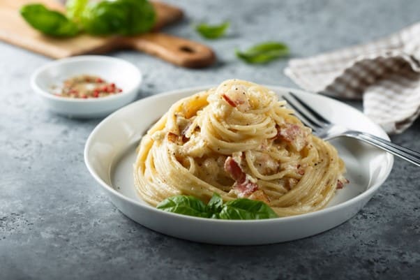 Spaghettis carbonara : la recette italienne sans crème ! : Recette de  Spaghettis carbonara : la recette italienne sans crème !