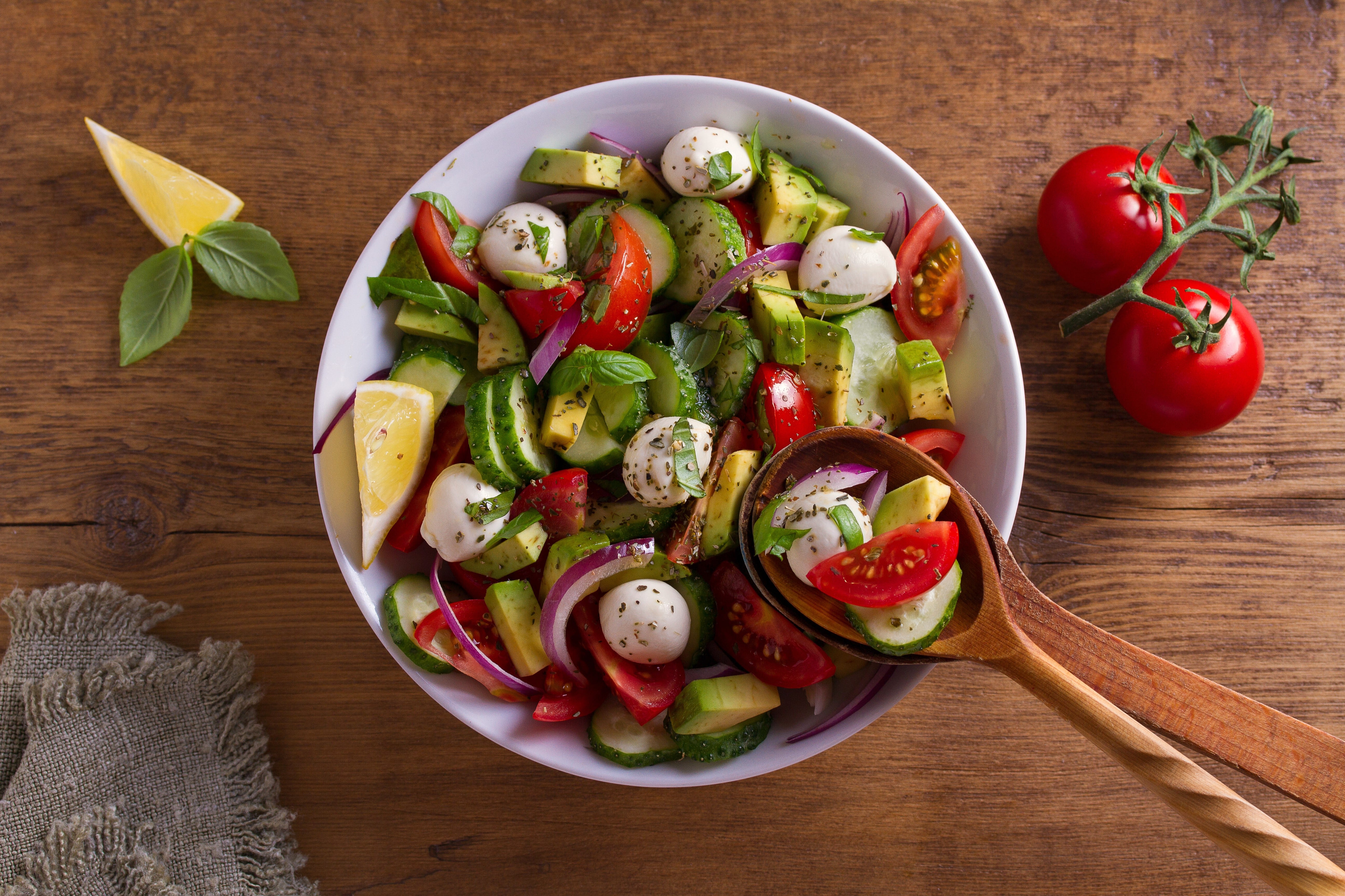 Recette facile de salade grecque à l'avocat!
